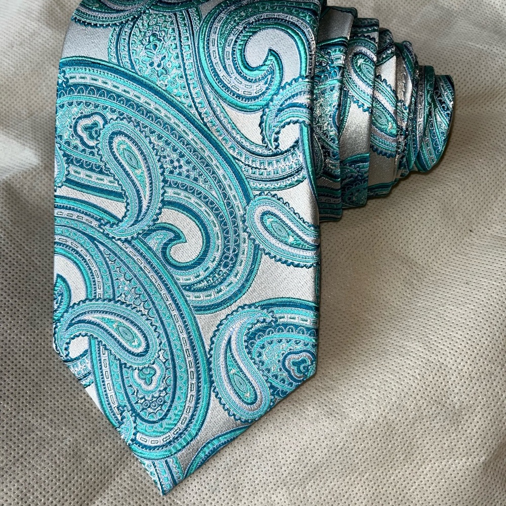 Stylish Paisley Silk Tie in Turquoise and Silver
